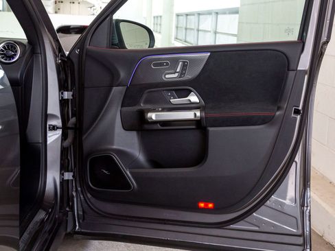 New 2025 Mercedes-Benz GLB 35 AMG 4MATIC image 28