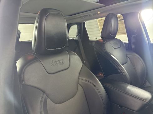 Used 2022 Jeep Cherokee Limited image 27