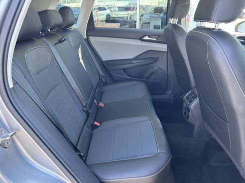 Certified 2023 Volkswagen Taos SE w/ Panoramic Sunroof Package image 25