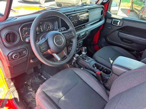 Used 2025 Jeep Wrangler Unlimited Rubicon AWD/4WD image 26