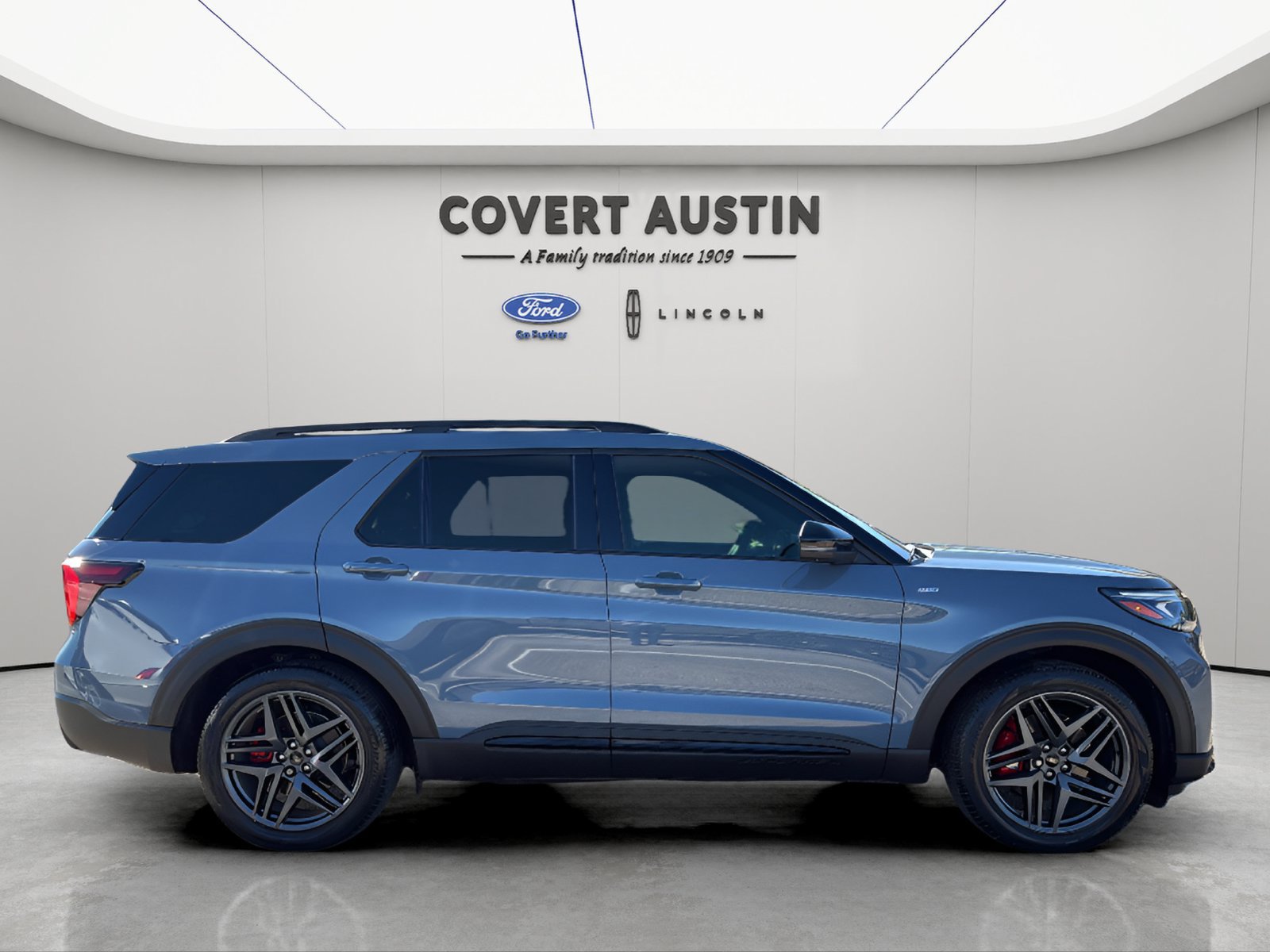 Used 2025 Ford Explorer ST-Line w/ Premium Package RWD image 6