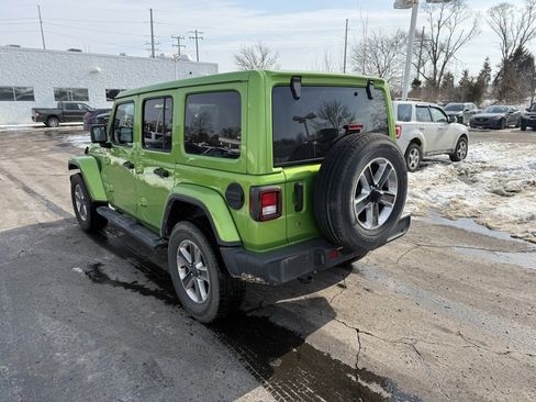 Used 2019 Jeep Wrangler Unlimited Sahara image 2