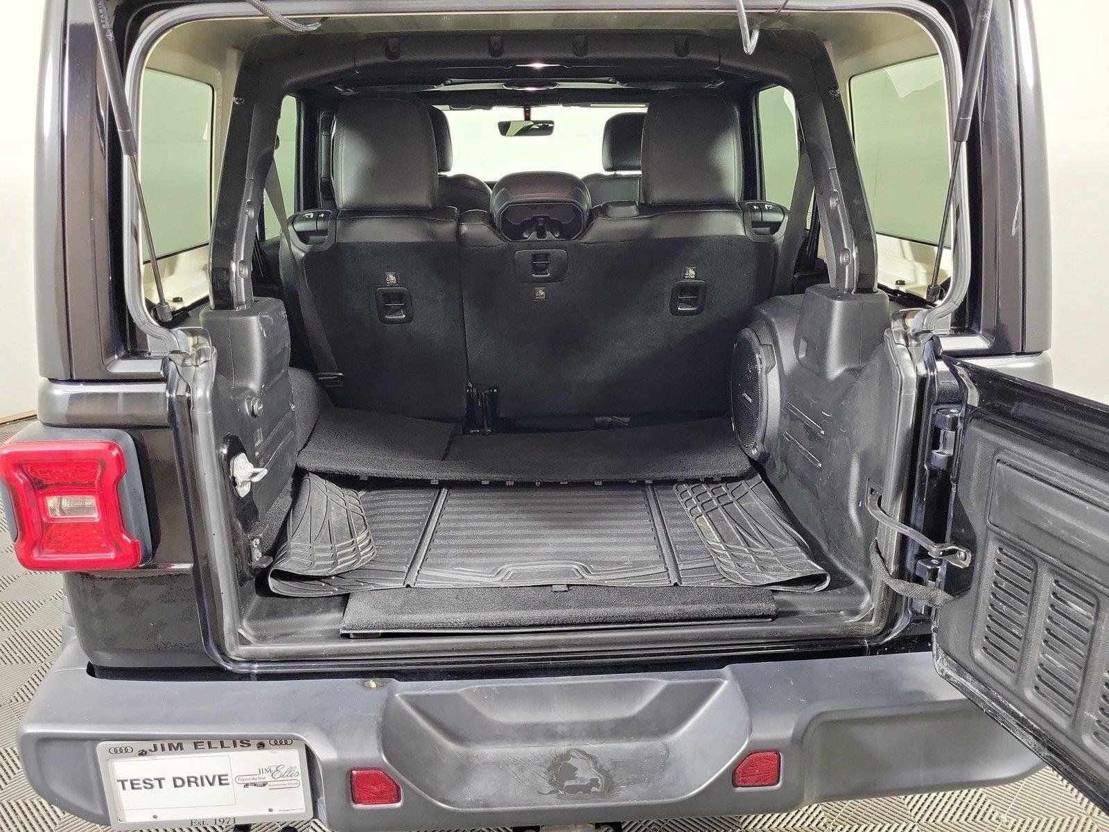 Used 2018 Jeep Wrangler Unlimited Sahara w/ Dual Top Group AWD/4WD image 7