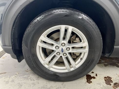 Used 2022 Ford Explorer XLT w/ Equipment Group 202A AWD/4WD image 28
