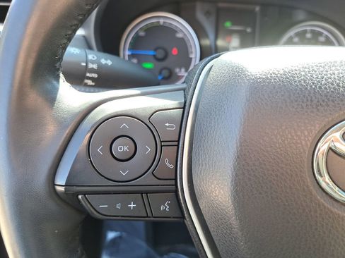 Used 2022 Toyota Venza LE image 19