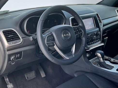 Certified 2018 Jeep Grand Cherokee Laredo image 4