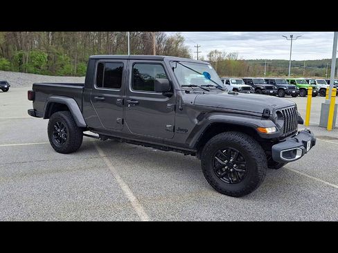 Used 2023 Jeep Gladiator Sport AWD/4WD image 2