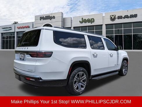 Certified 2024 Jeep Wagoneer L Series II AWD/4WD image 3