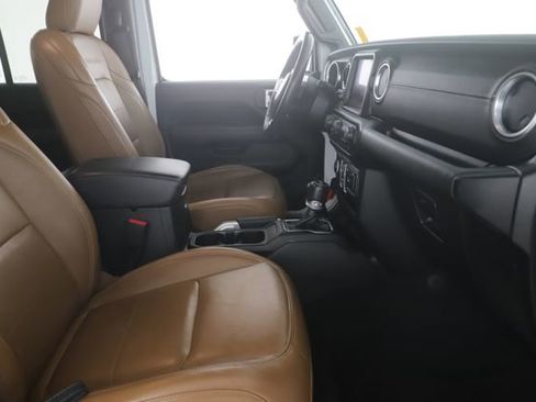 Used 2023 Jeep Wrangler Unlimited Sahara w/ Cold Weather Group AWD/4WD image 30