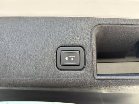 Used 2023 GMC Terrain SLT w/ Elevation Edition AWD/4WD image 17