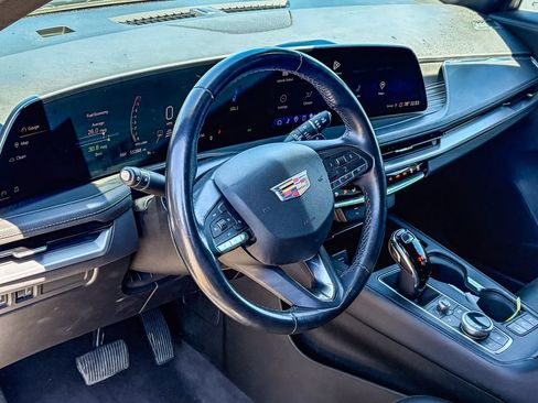Used 2024 Cadillac XT4 Premium Luxury FWD image 6