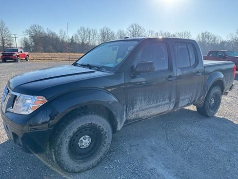Used 2015 Nissan Frontier SV image 5