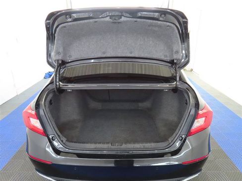 Used 2018 Honda Accord Touring image 14