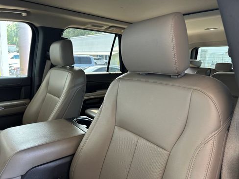 Used 2020 Ford Expedition XLT w/ Equipment Group 202A RWD image 9
