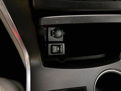 Used 2016 Toyota Camry XLE FWD image 26