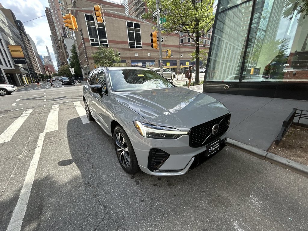 Certified 2024 Volvo XC60 B5 Core w/ Climate Package AWD/4WD image 1