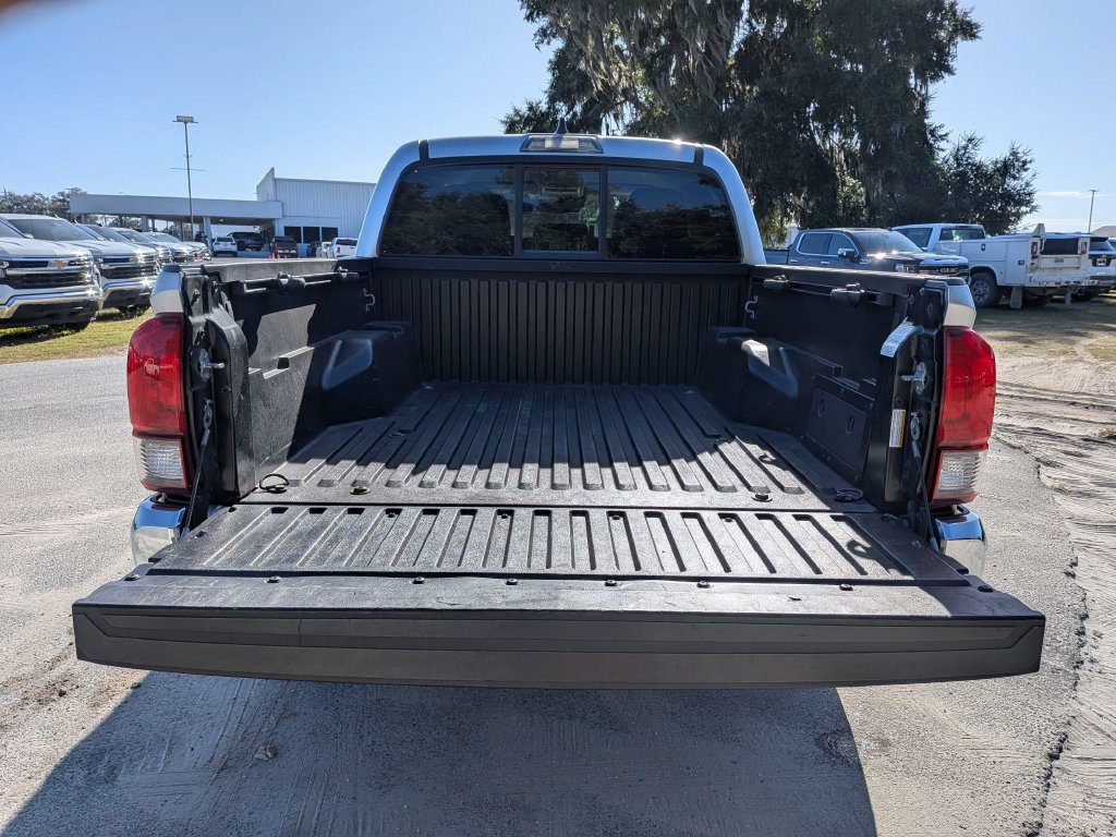 Used 2022 Toyota Tacoma SR5 RWD image 13