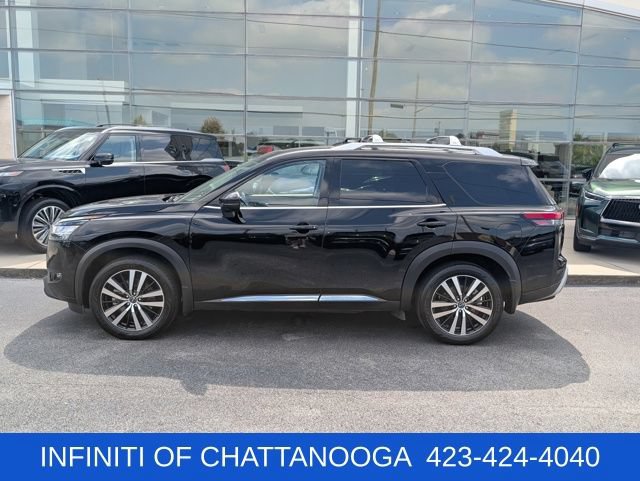 Used 2023 Nissan Pathfinder Platinum w/ Cargo Package AWD/4WD image 2