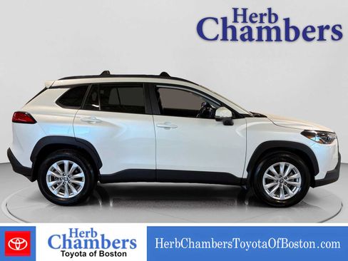 Used 2023 Toyota Corolla Cross LE w/ Moonroof Package AWD/4WD image 13