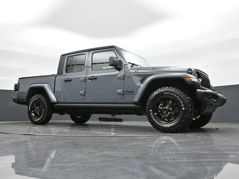 Used 2024 Jeep Gladiator Sport image 38