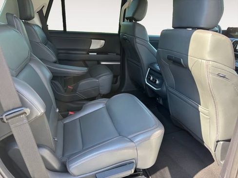 Used 2025 Ford Expedition Active AWD/4WD image 13