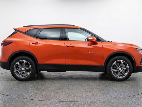 Used 2025 Chevrolet Blazer LT FWD image 11