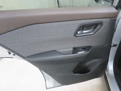 Certified 2022 Nissan Rogue SV image 24