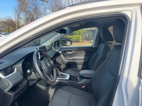 Used 2025 Toyota RAV4 XLE image 24