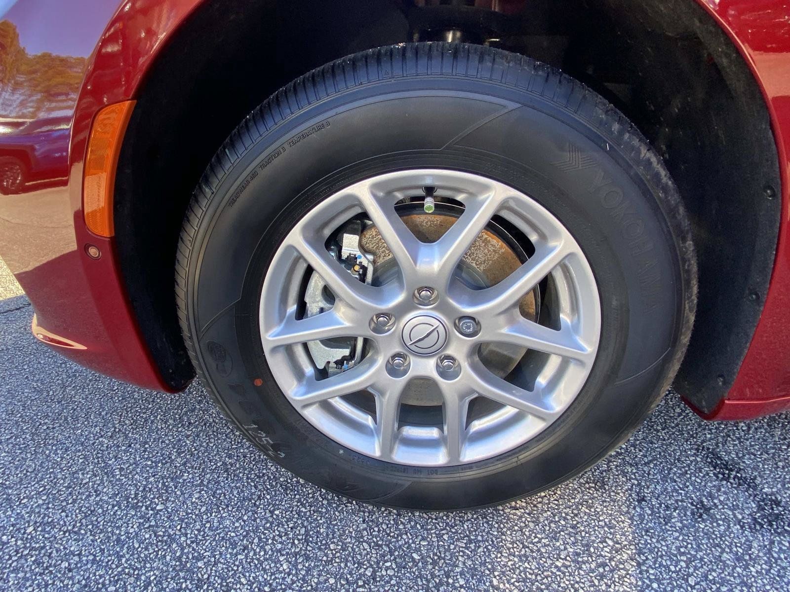 New 2026 Chrysler Pacifica Select FWD image 11