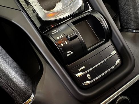 Used 2014 Porsche Cayenne Diesel AWD/4WD image 38