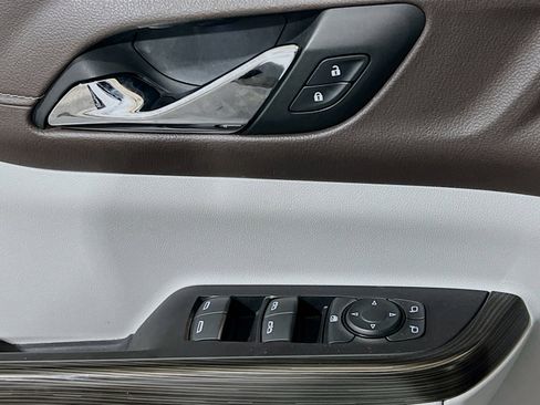 Used 2023 GMC Acadia SLT image 13