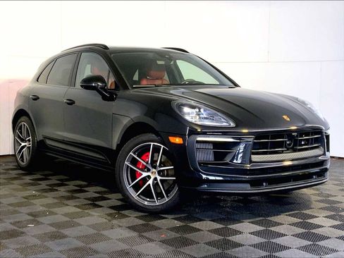 Certified 2024 Porsche Macan S image 9
