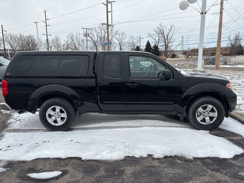 Used 2013 Nissan Frontier SV image 4