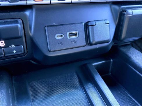 Used 2022 Chevrolet Silverado 1500 High Country w/ Technology Package image 33