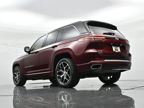 Used 2025 Jeep Grand Cherokee Summit AWD/4WD image 22