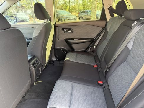 Used 2023 Nissan Rogue SV image 11