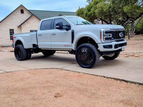 Used 2025 Ford F450 Platinum w/ FX4 Off-Road Package image 2