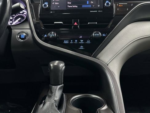 Used 2021 Toyota Camry SE w/ Cold Weather Package image 21