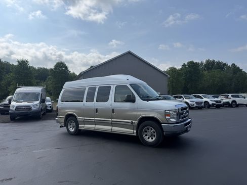 Used 2011 Ford E-150 and Econoline 150 w/ Premium Van Group RWD image 1