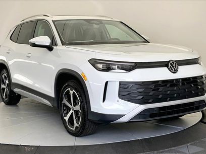 New 2025 Volkswagen Tiguan SE