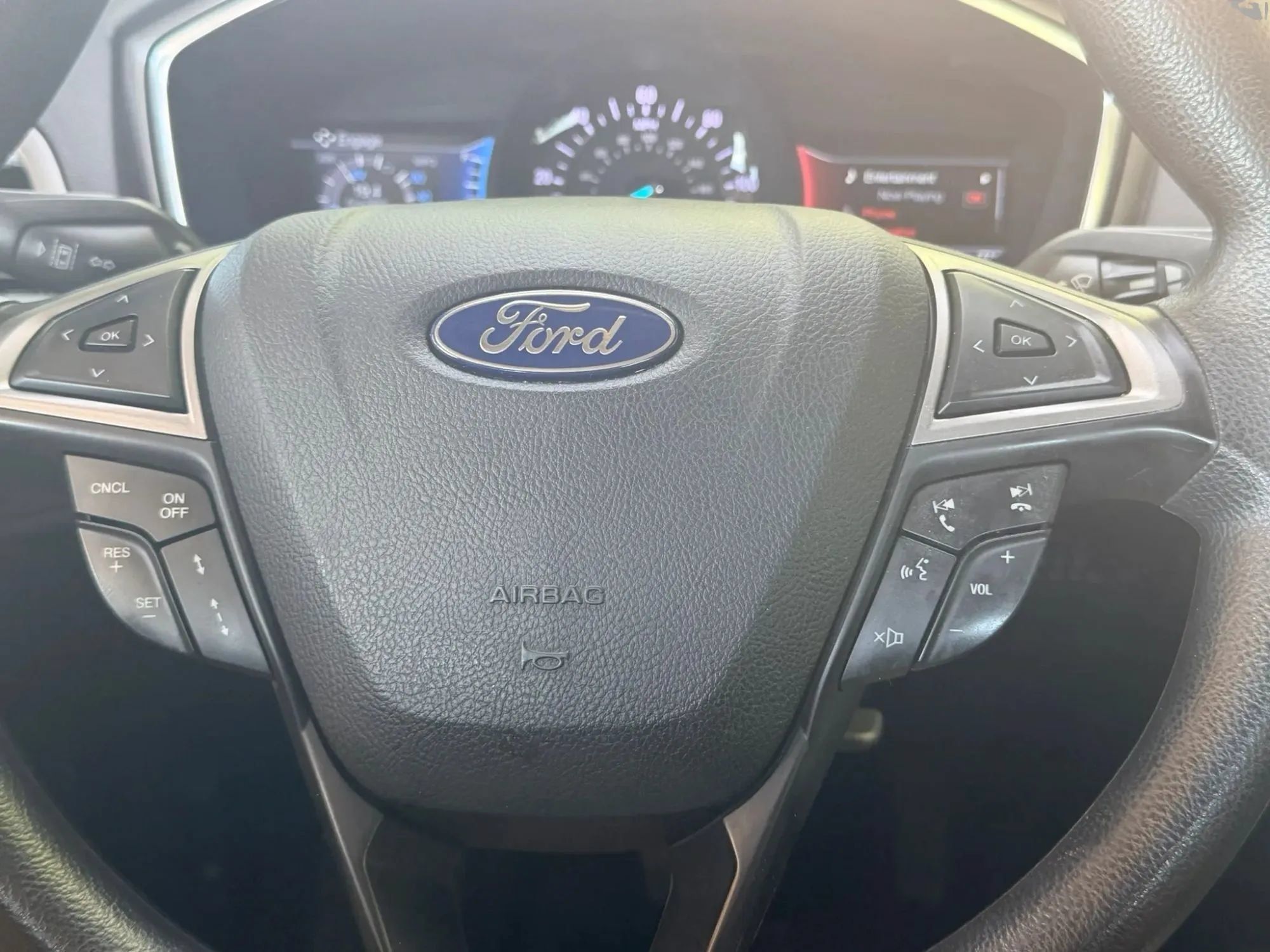 Used 2020 Ford Fusion SE FWD image 18