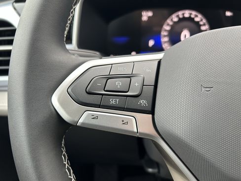 New 2026 Volkswagen Taos SE image 18