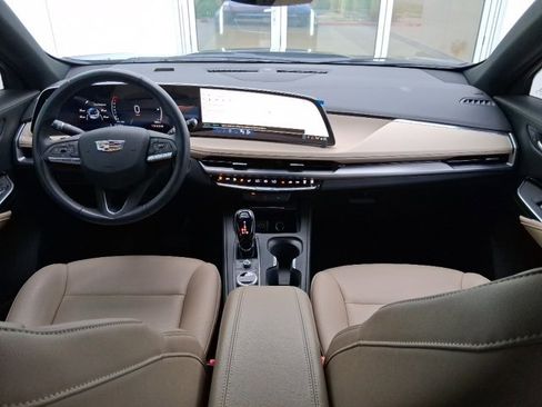 Used 2024 Cadillac XT4 Luxury w/ LPO, Floor Liner Package image 7