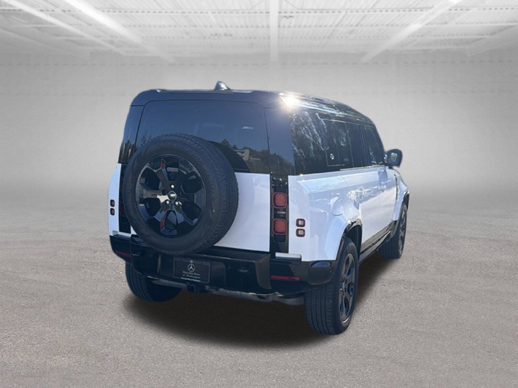 Used 2024 Land Rover Defender 110 X-Dynamic SE AWD/4WD image 5
