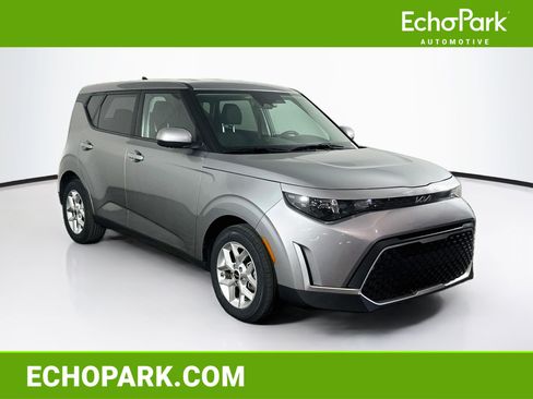 Used 2025 Kia Soul LX w/ LX Technology Package FWD image 1