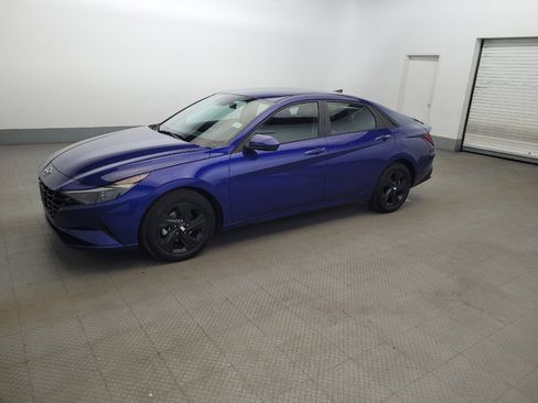 Used 2023 Hyundai Elantra SEL FWD image 2