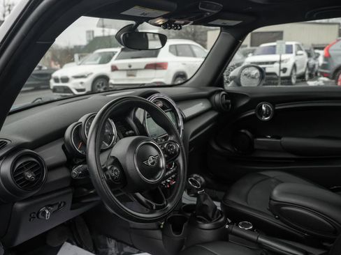 Used 2019 MINI Cooper 2-Door Hardtop image 6