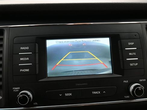 Used 2018 Kia Sedona L FWD image 10