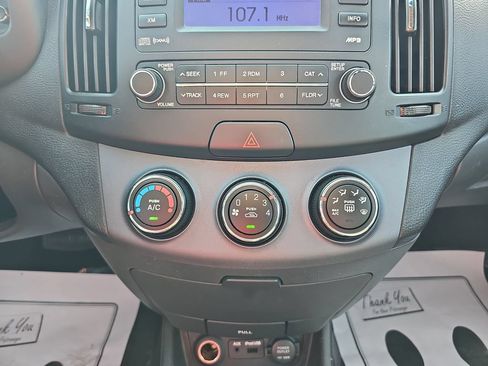 Used 2009 Hyundai Elantra SE FWD image 23