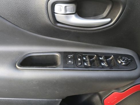 Used 2023 Jeep Renegade Trailhawk AWD/4WD image 8